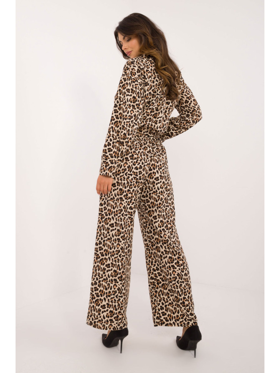 L`ensemble model 200212 Italy Moda
