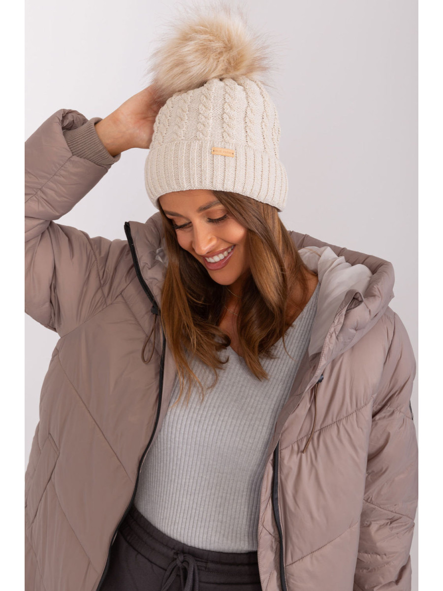 Bonnet model 187438 Rue Paris