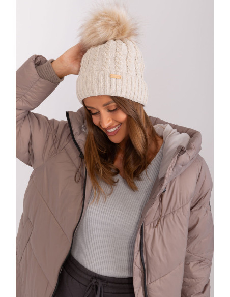 Bonnet model 187438 Rue Paris