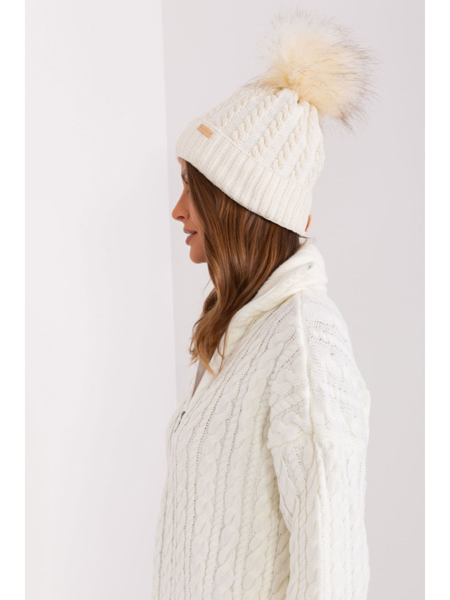 Bonnet model 187439 Rue Paris