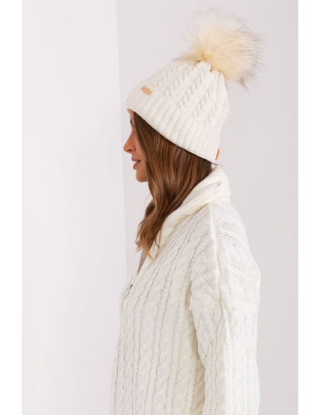 Bonnet model 187439 Rue Paris