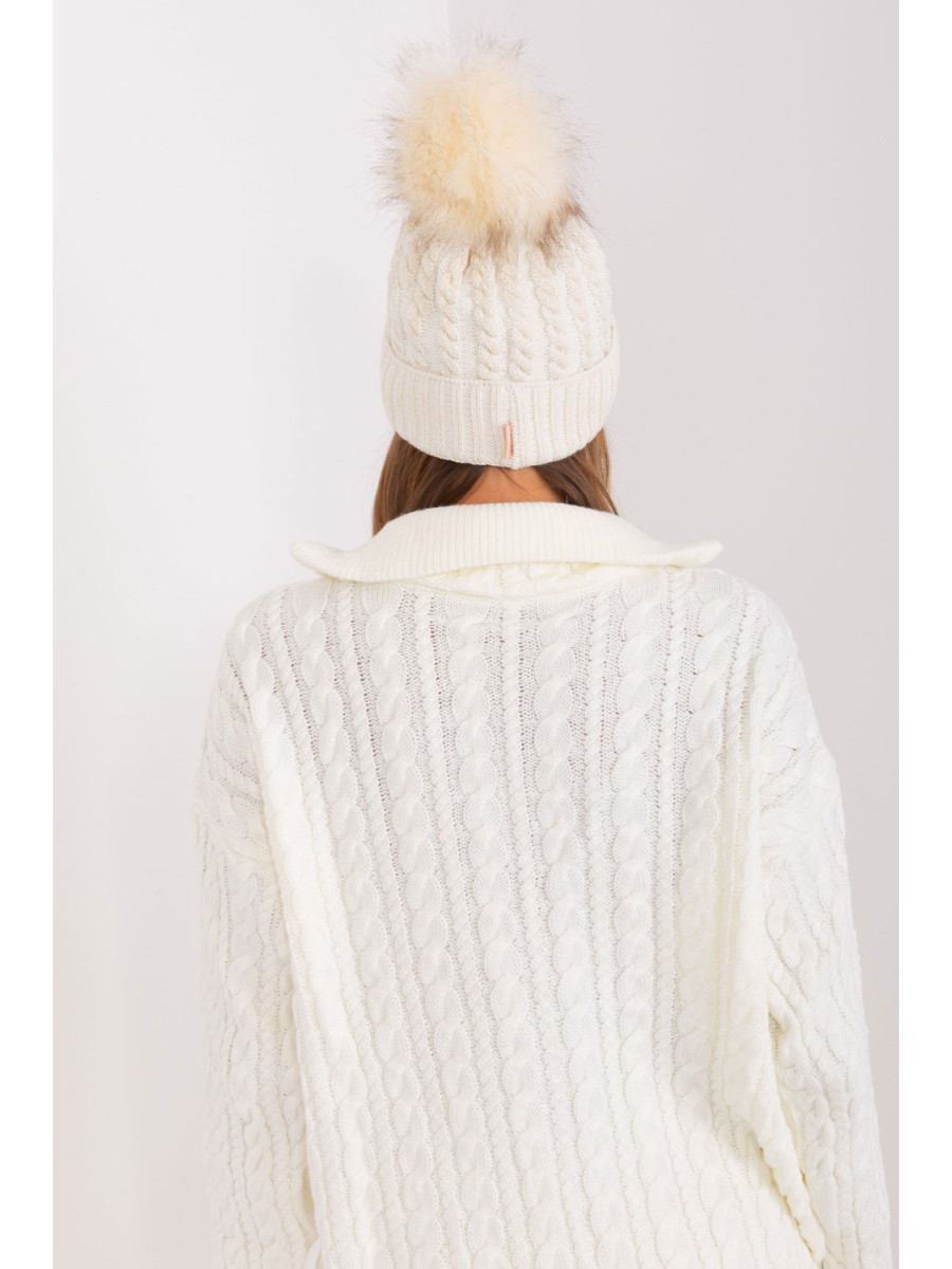 Bonnet model 187439 Rue Paris