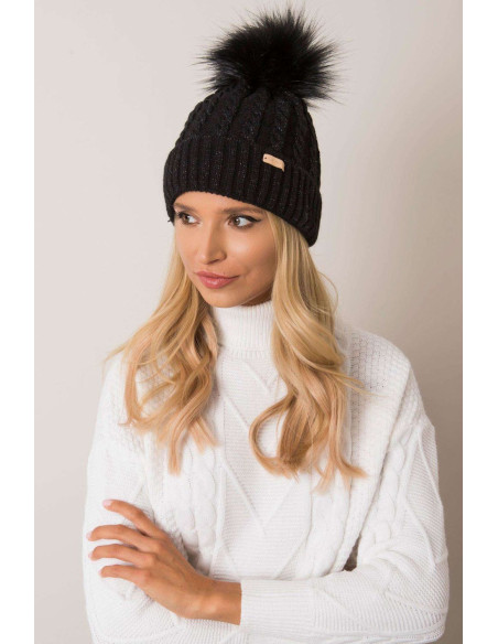Bonnet model 187442 Rue Paris