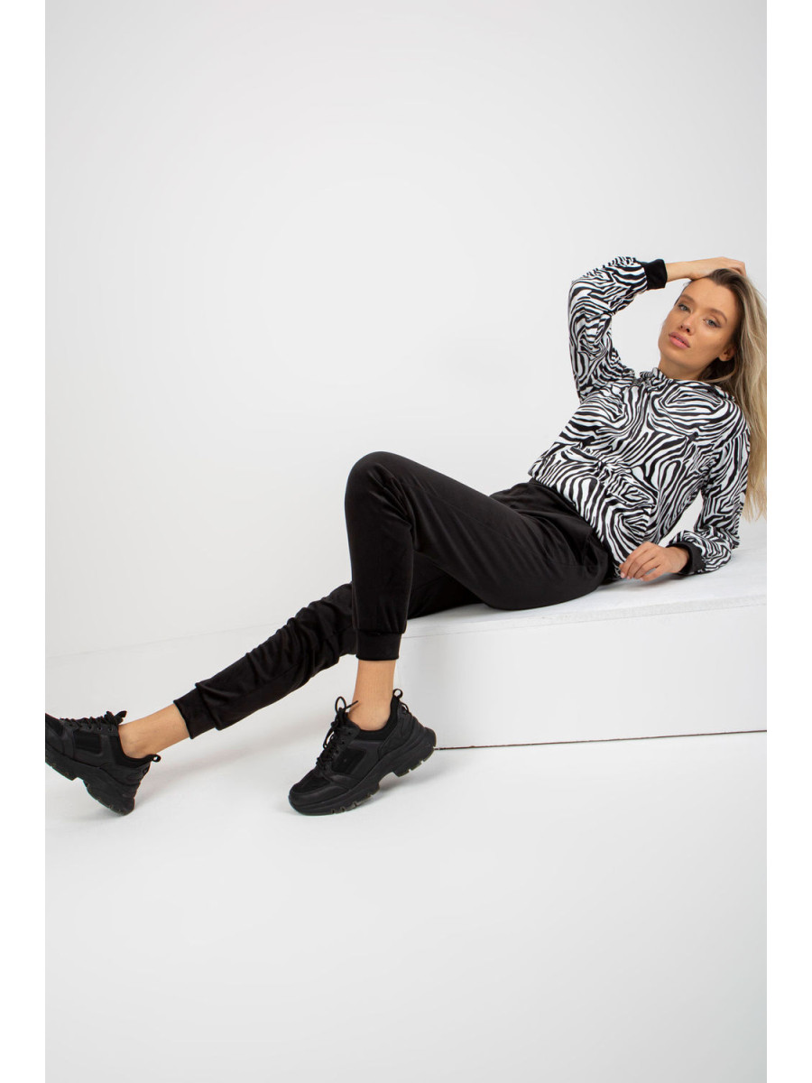 L`ensemble model 173358 Rue Paris
