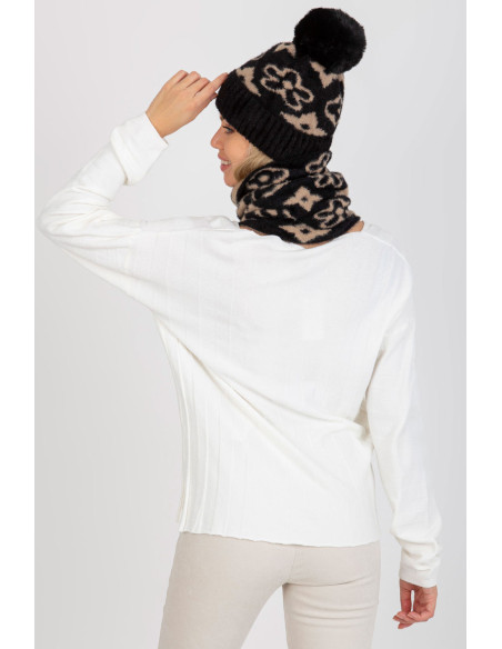 Bonnet model 185916 AT