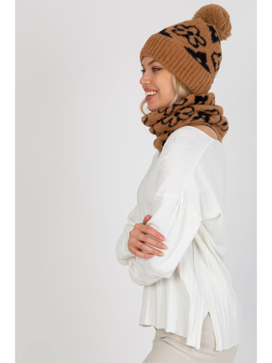 Bonnet model 185917 AT