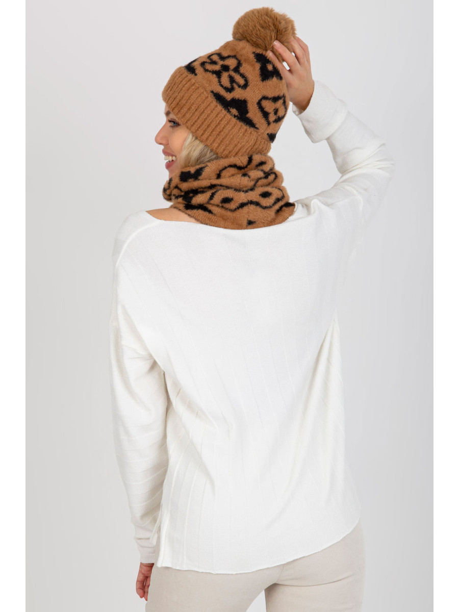 Bonnet model 185917 AT