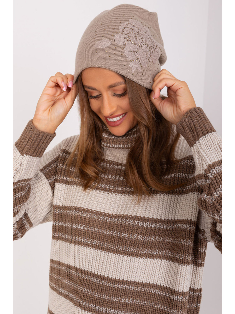 Bonnet model 190602 AT