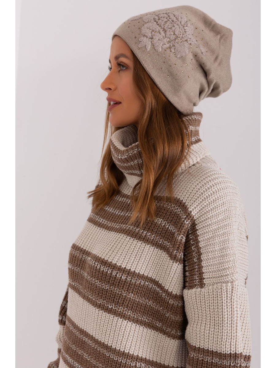Bonnet model 190602 AT