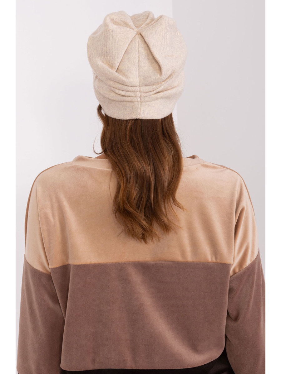 Bonnet model 191109 AT