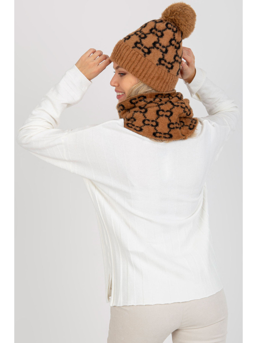 Bonnet model 185913 AT