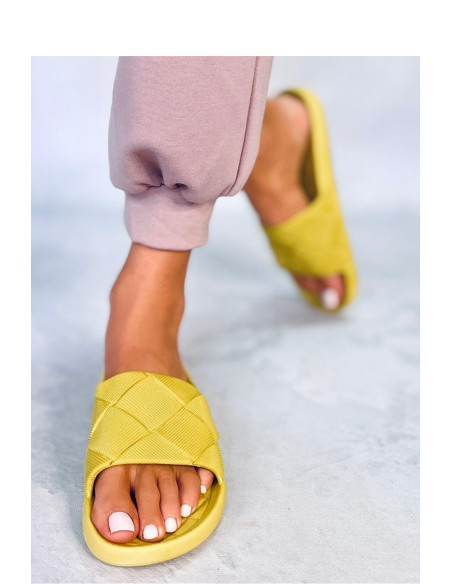 Clacquettes model 177349 Inello