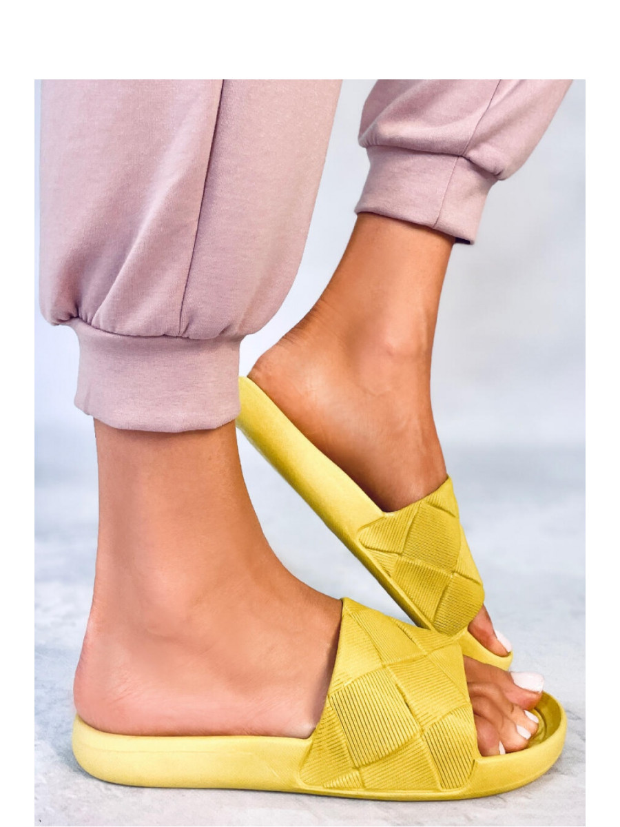 Clacquettes model 177349 Inello