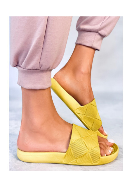 Clacquettes model 177349 Inello