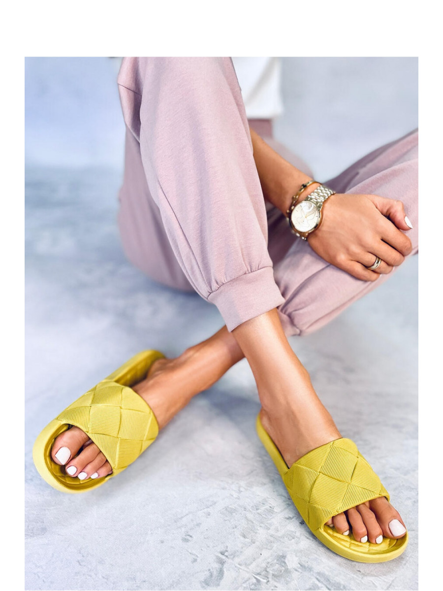Clacquettes model 177349 Inello