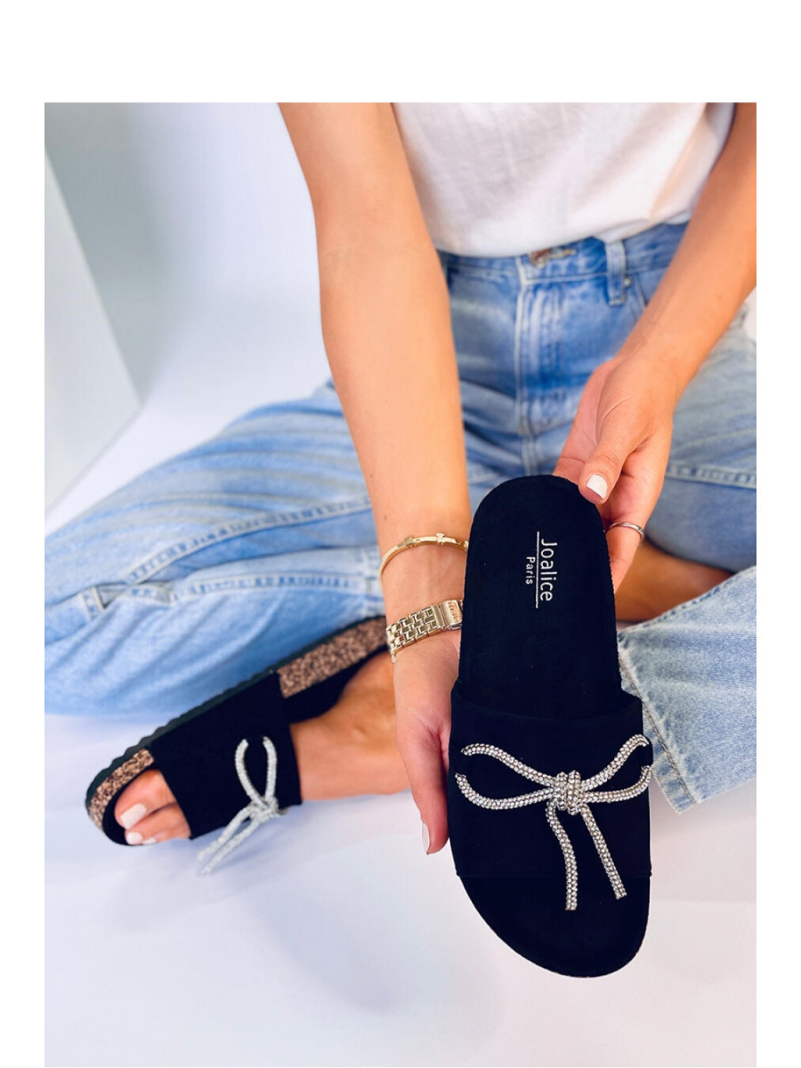 Clacquettes model 179415 Inello