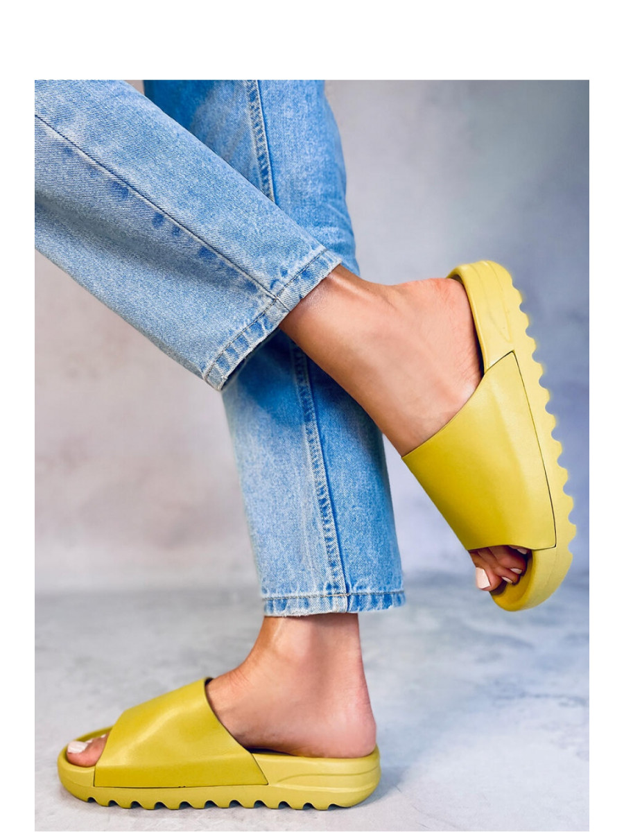 Clacquettes model 177631 Inello