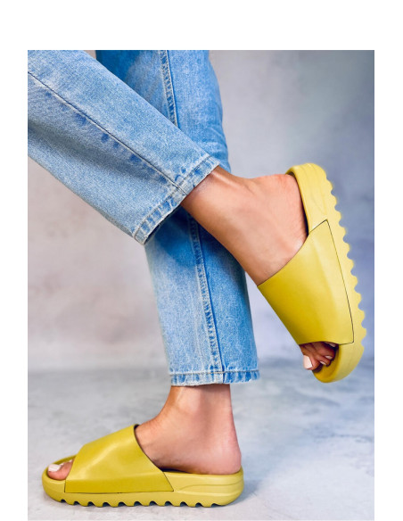 Clacquettes model 177631 Inello