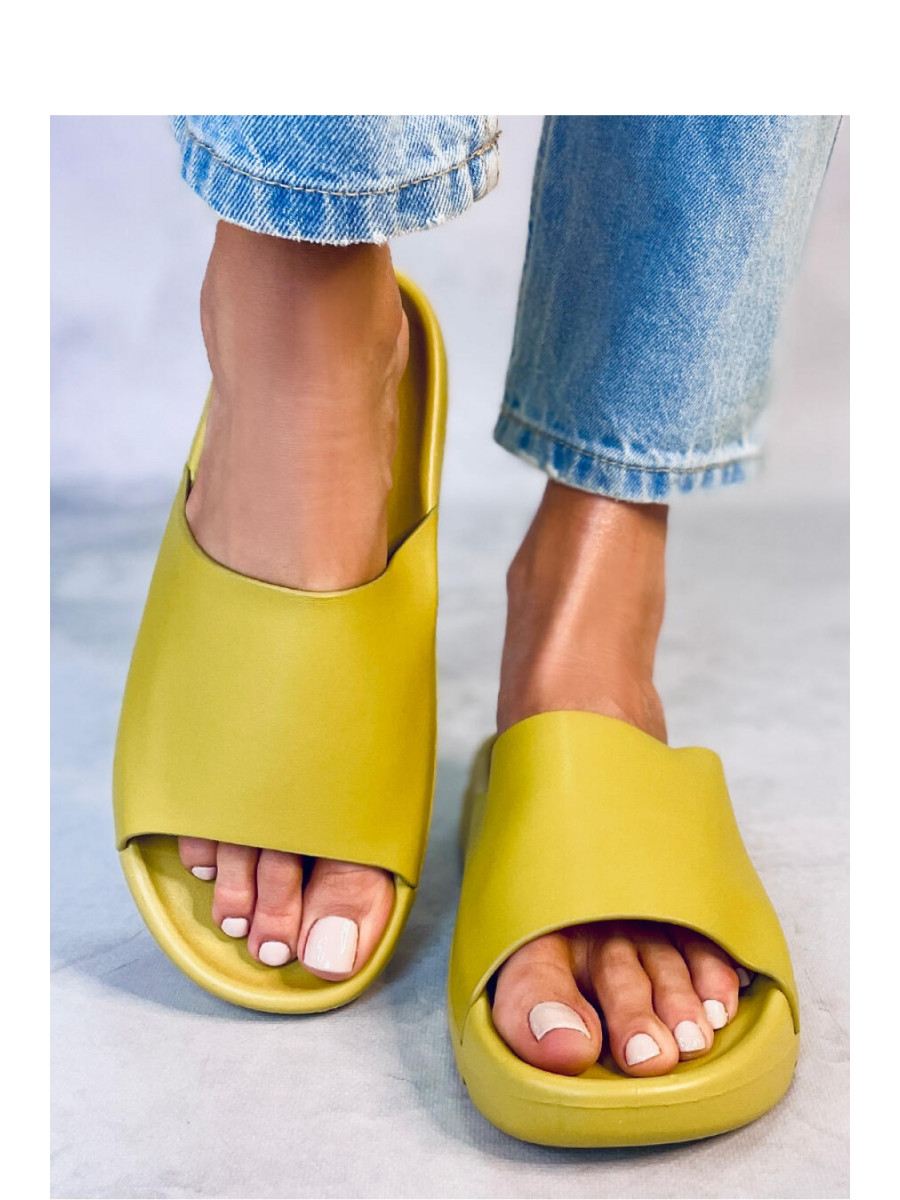Clacquettes model 177631 Inello