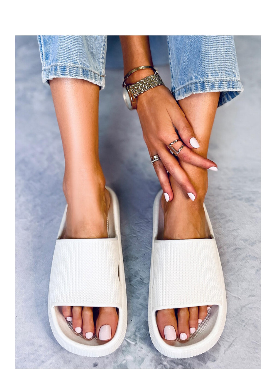 Clacquettes model 177366 Inello