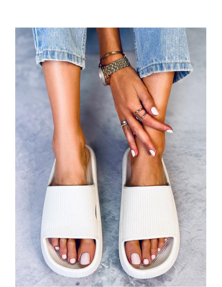 Clacquettes model 177366 Inello