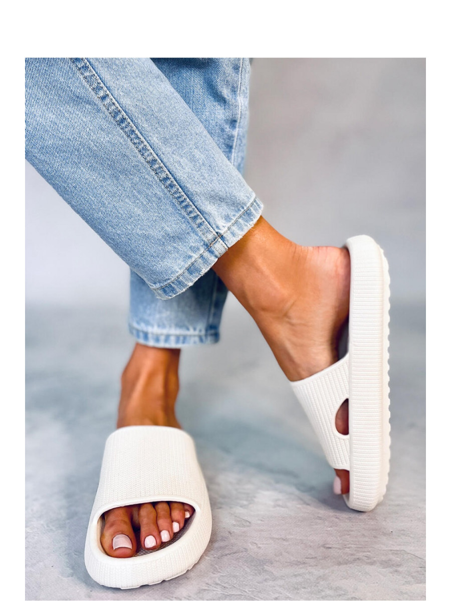 Clacquettes model 177366 Inello