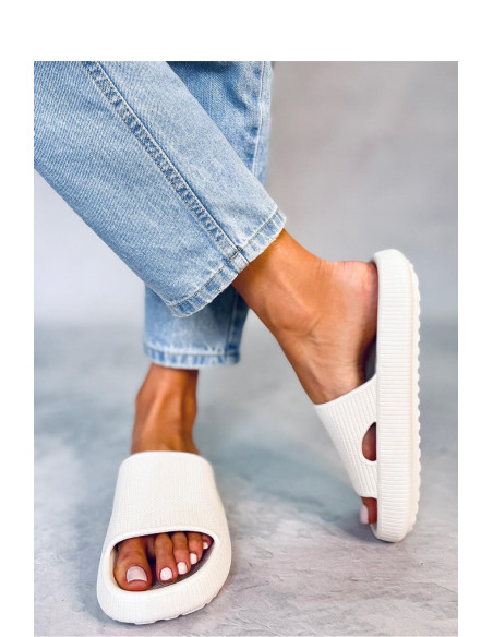 Clacquettes model 177366 Inello