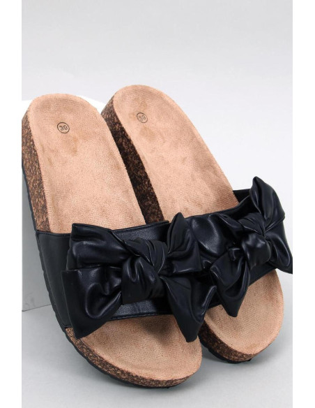 Clacquettes model 195619 Inello