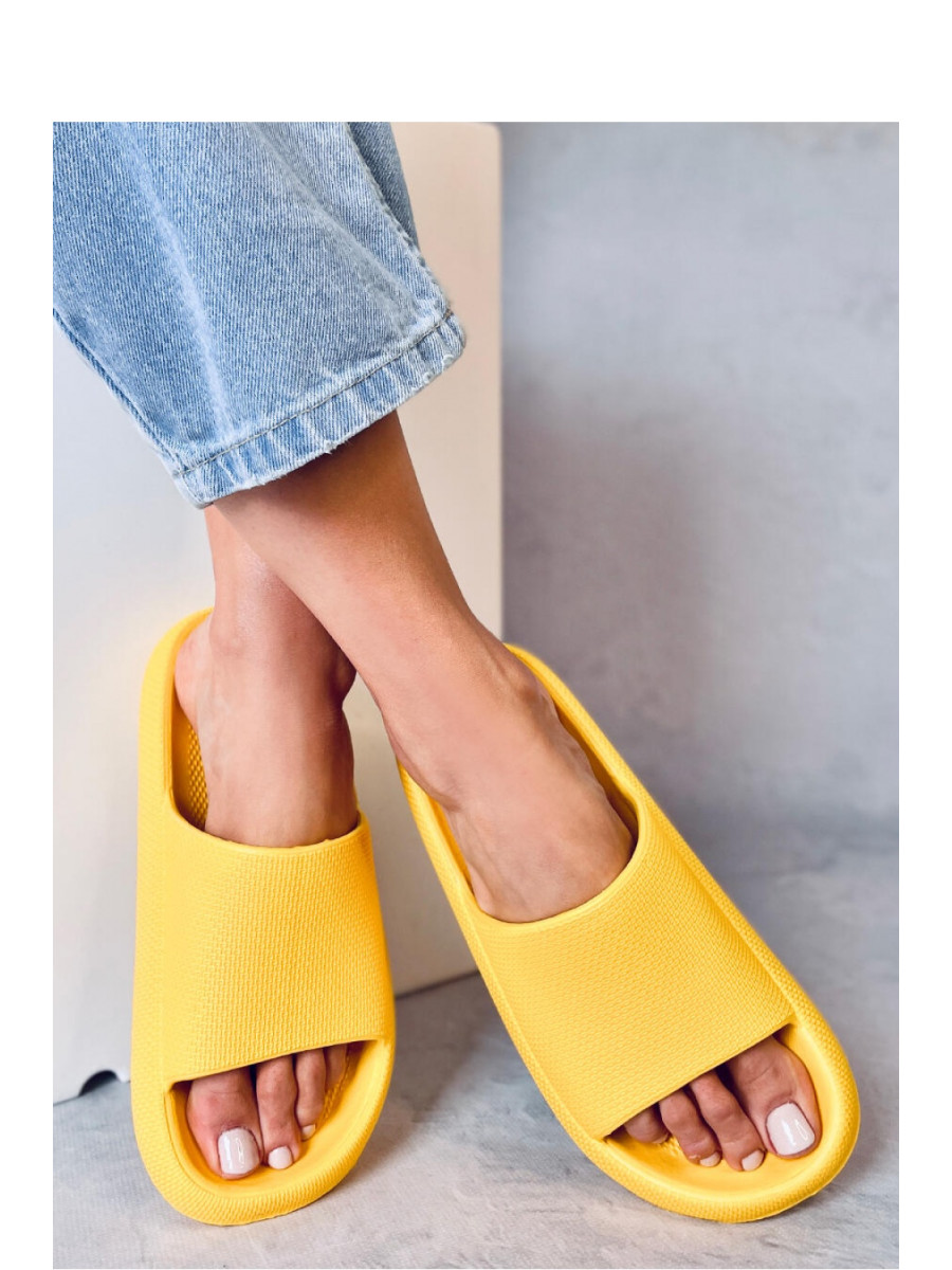 Clacquettes model 180436 Inello