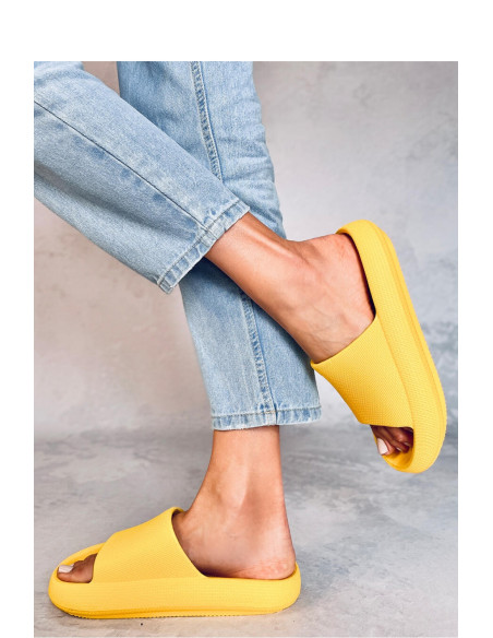 Clacquettes model 180436 Inello