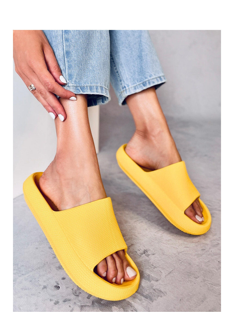 Clacquettes model 180436 Inello