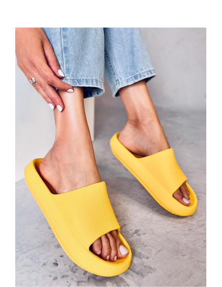 Clacquettes model 180436 Inello