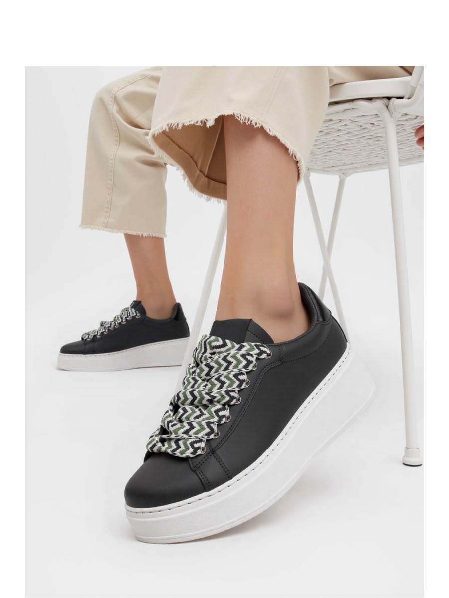 Chaussures de sport model 210227 Inello