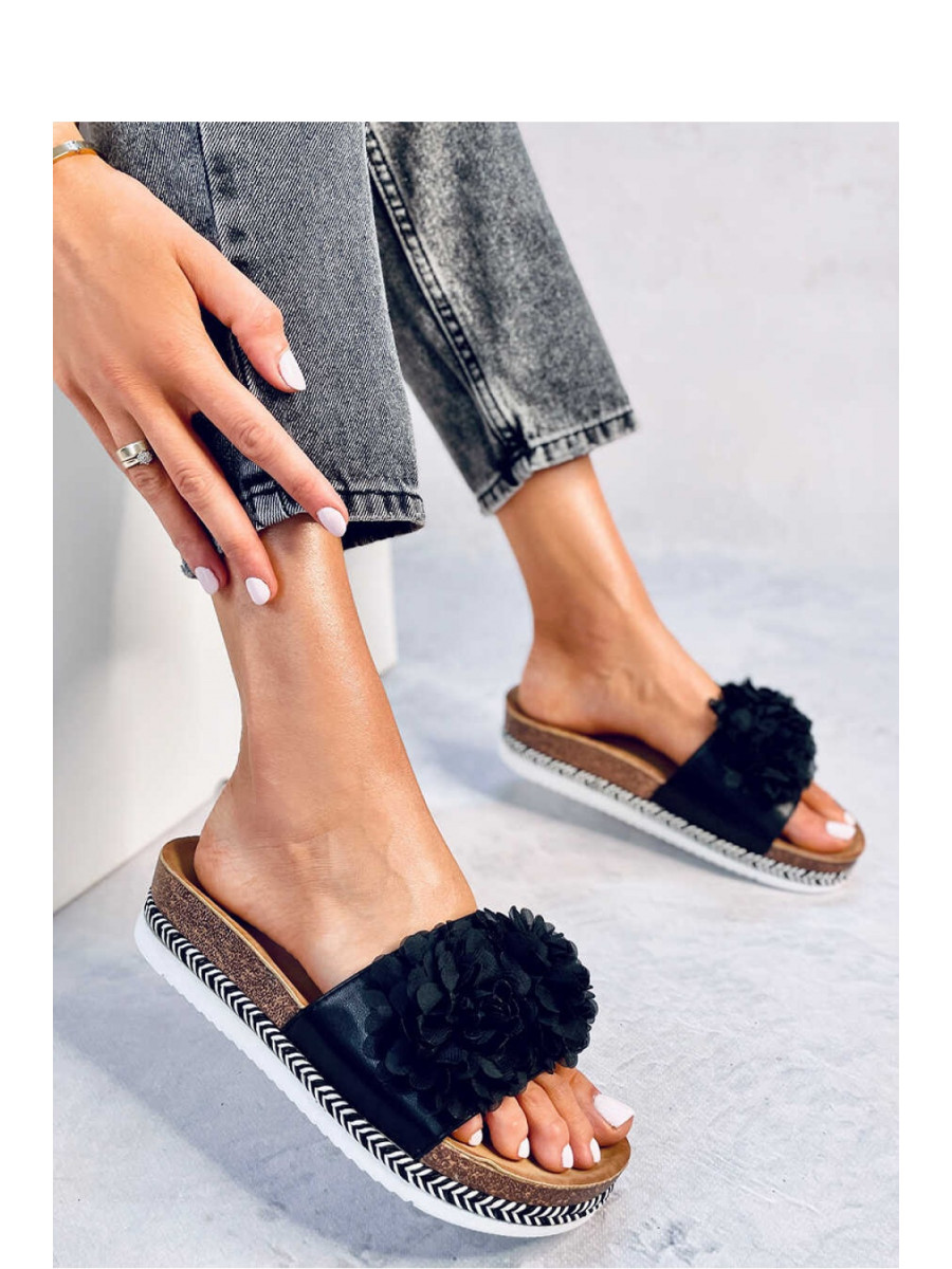 Clacquettes model 180579 Inello