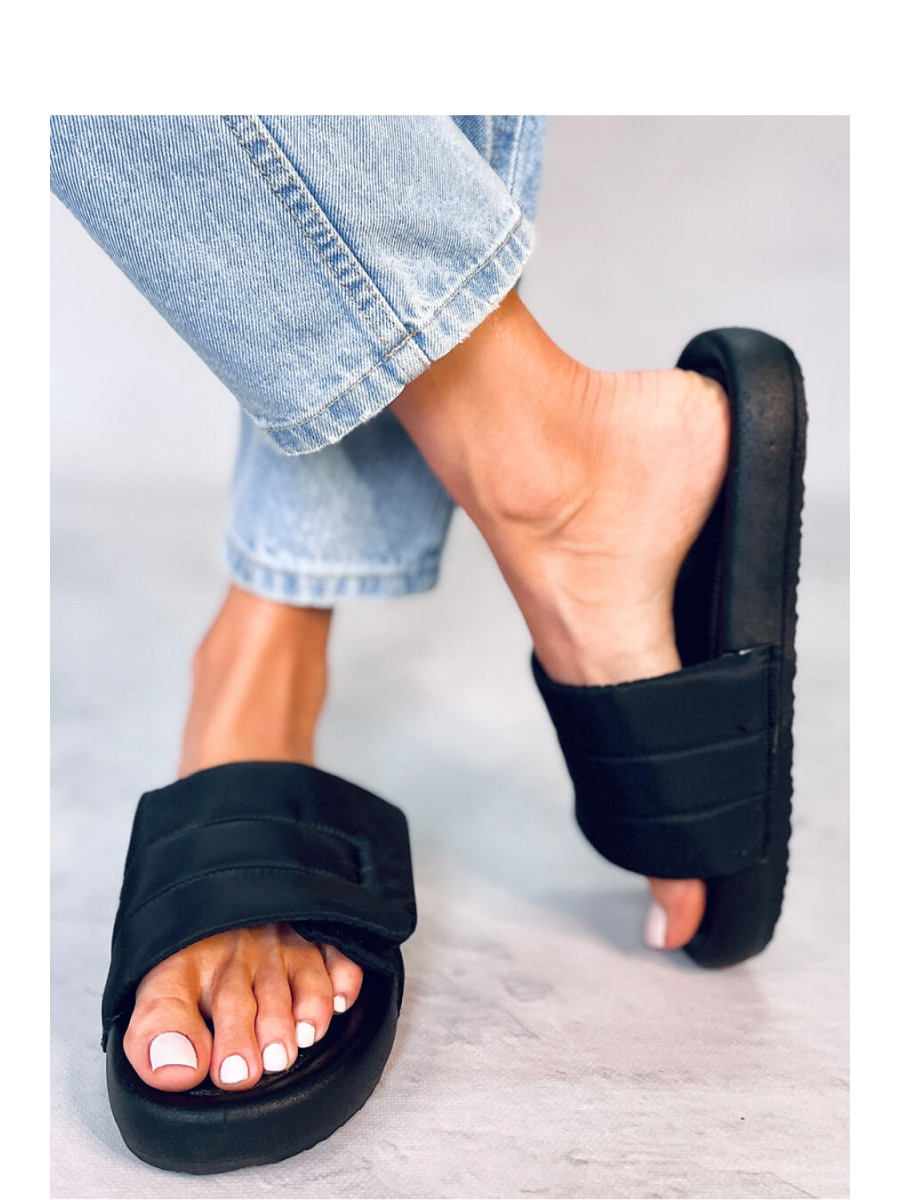 Clacquettes model 177317 Inello