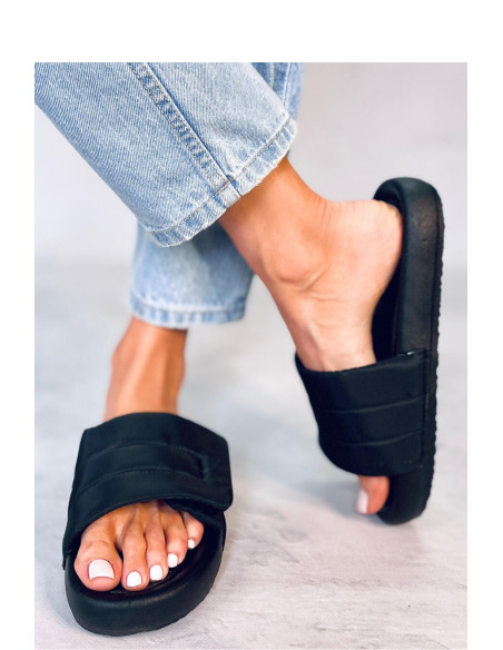 Clacquettes model 177317 Inello