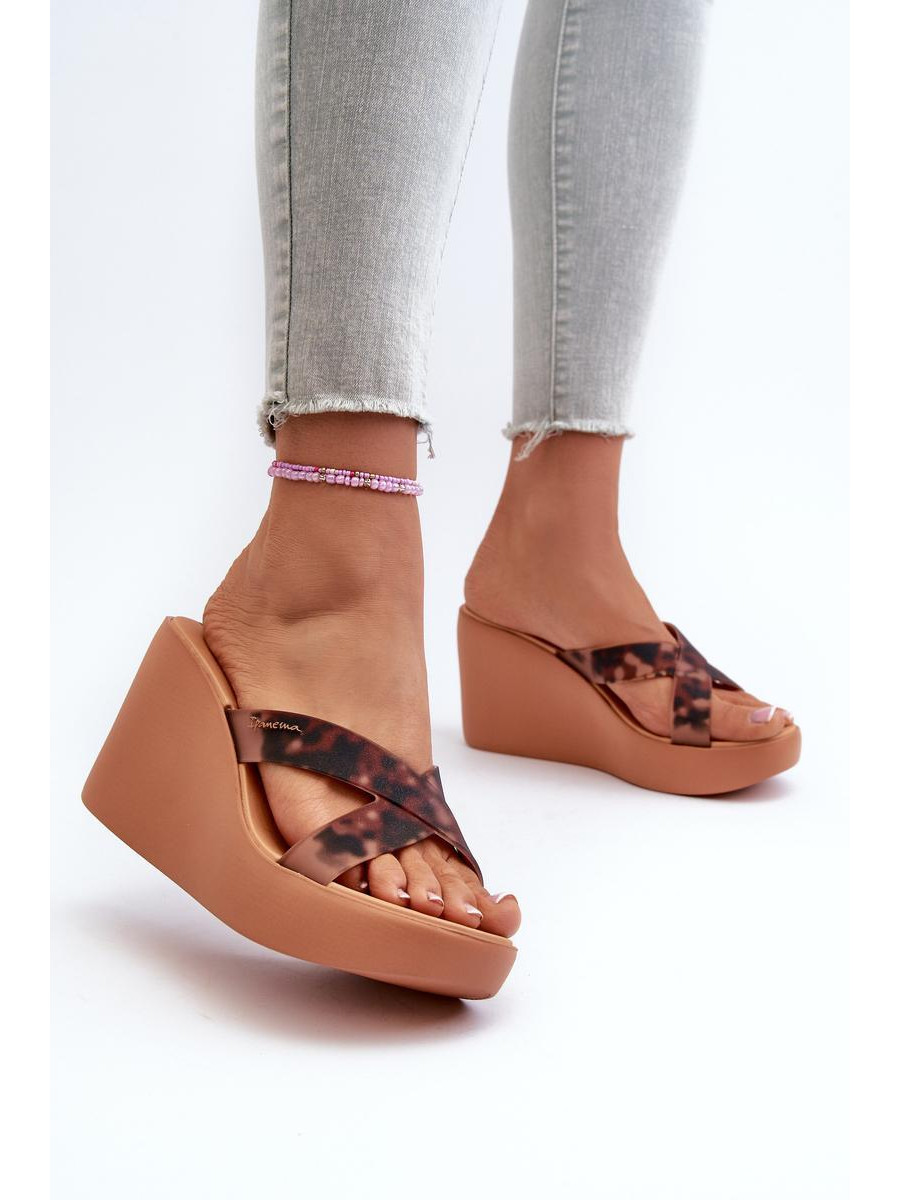 Clacquettes model 197718 Step in style