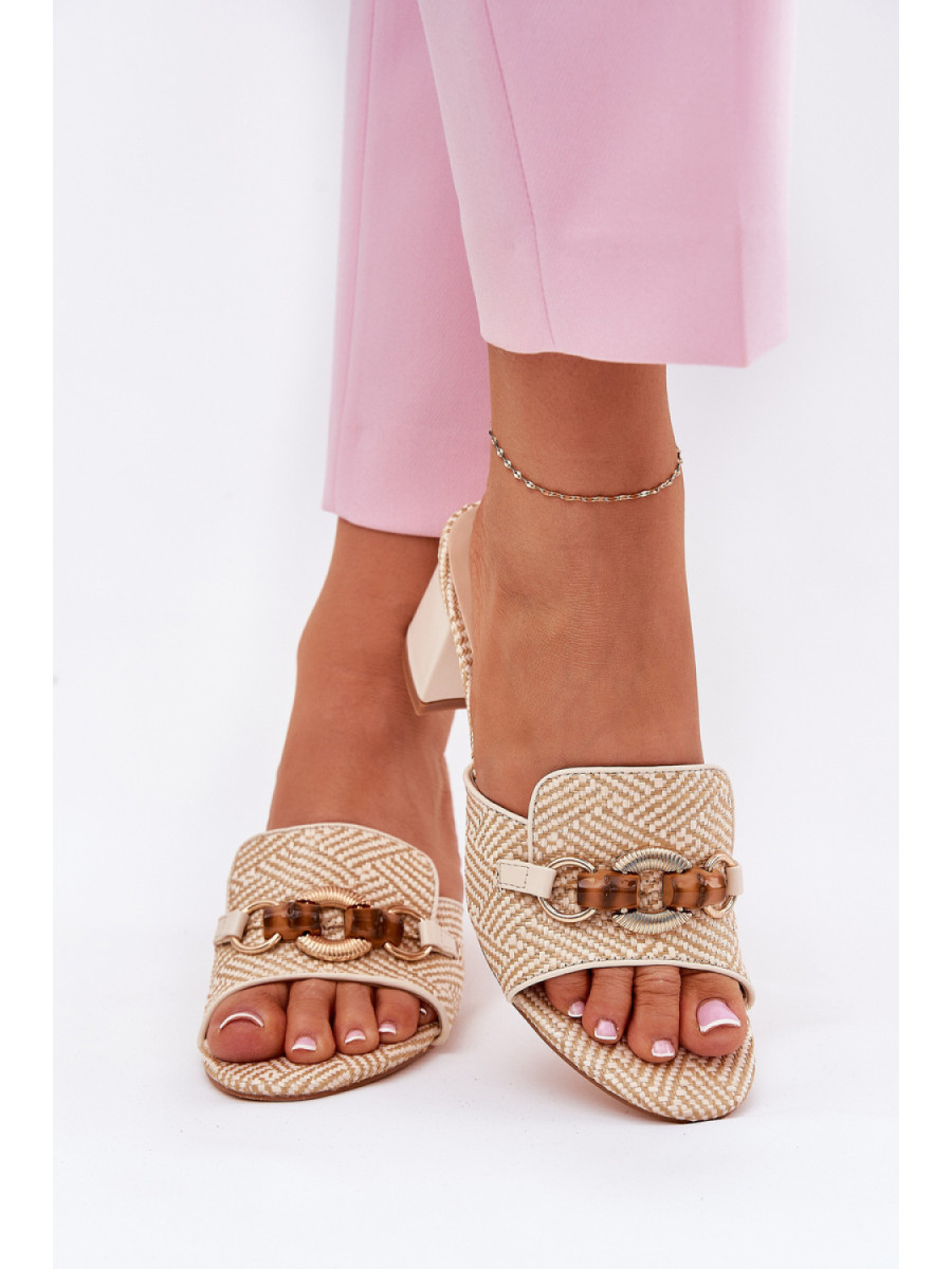 Clacquettes model 210778 Step in style
