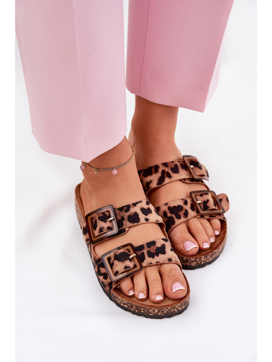 Clacquettes model 211020 Step in style