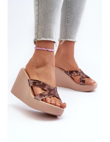 Clacquettes model 197719 Step in style