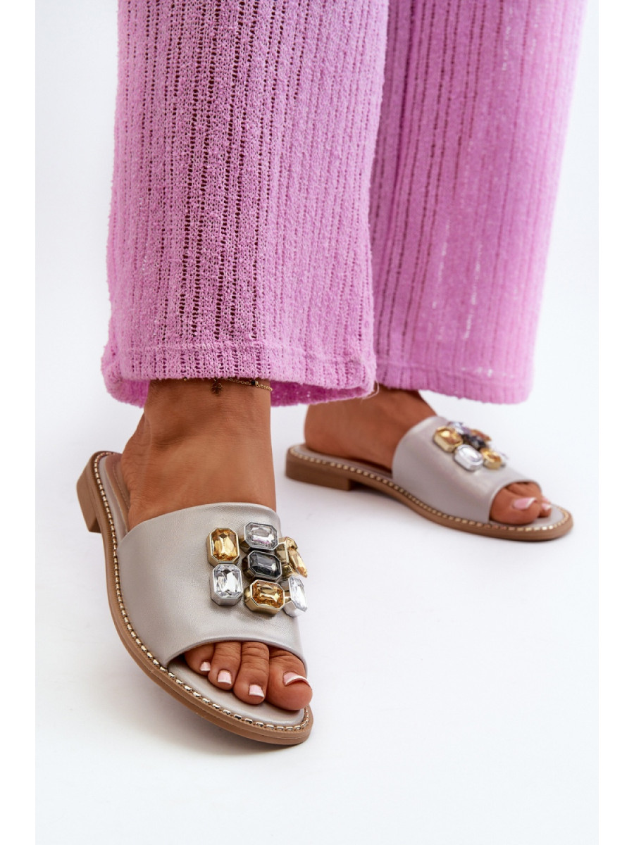 Clacquettes model 198613 Step in style