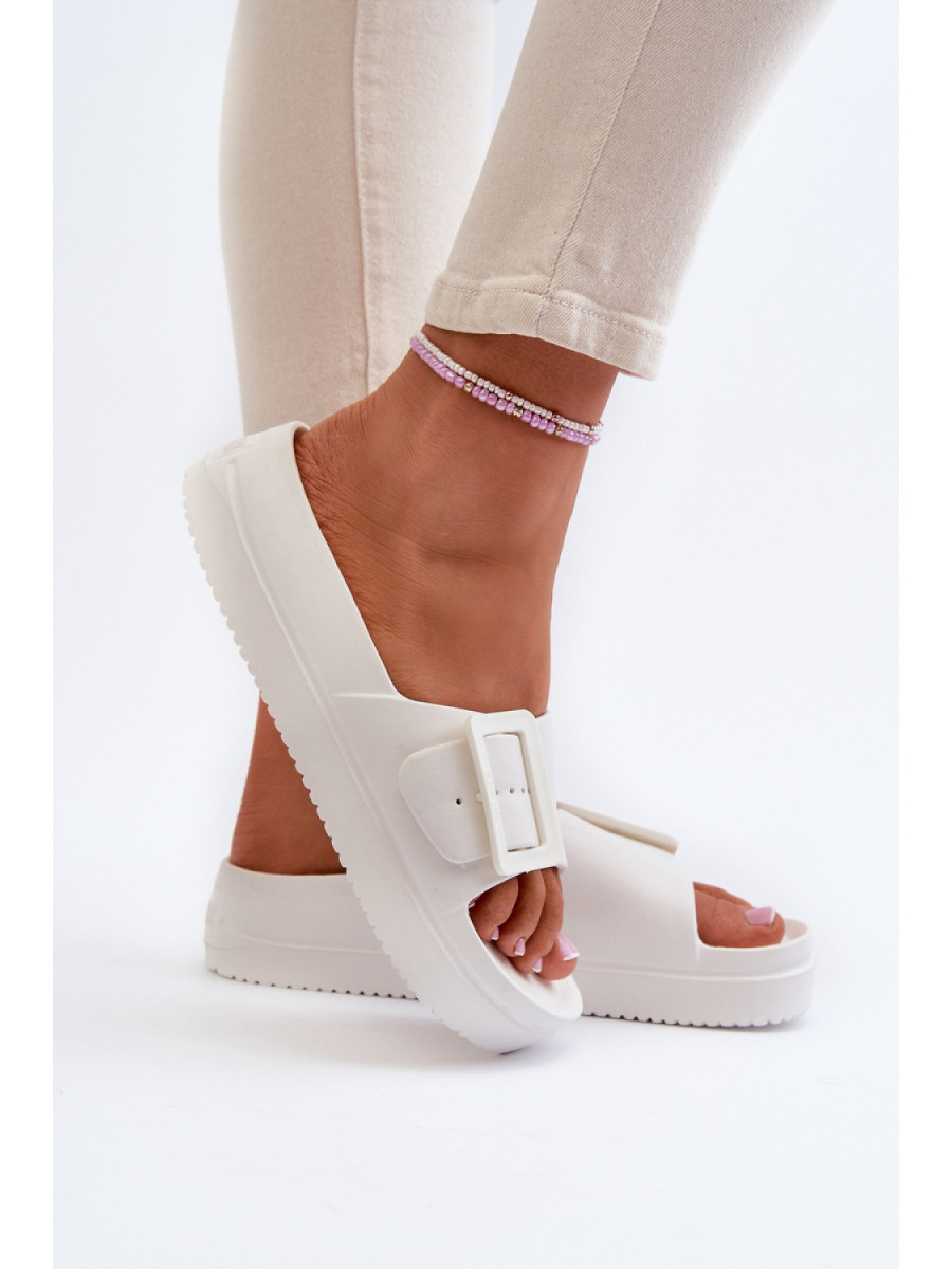 Clacquettes model 194984 Step in style