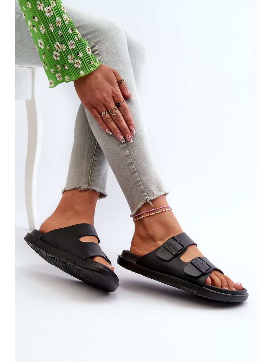 Clacquettes model 197417 Step in style