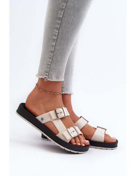 Clacquettes model 197654 Step in style