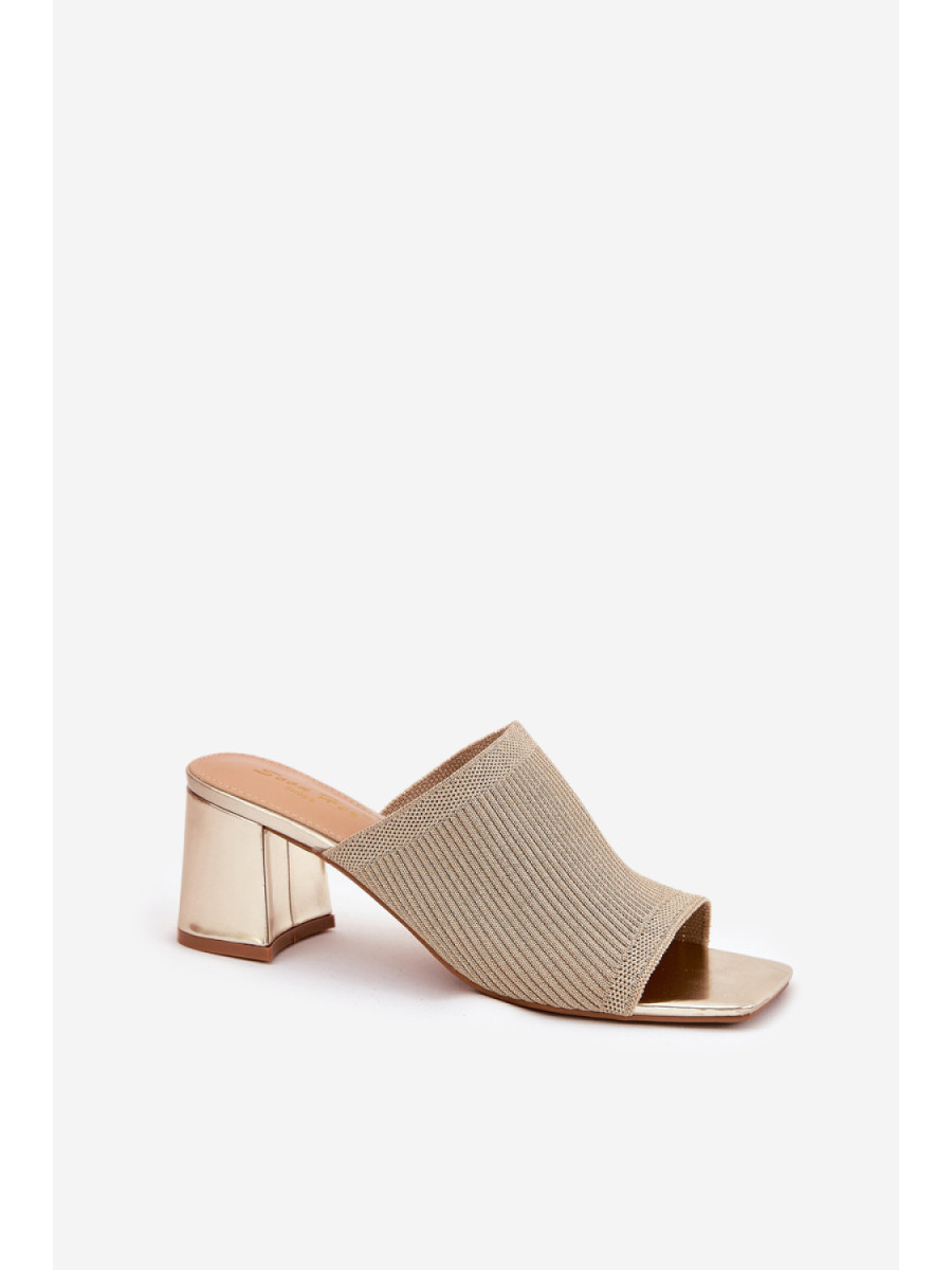 Clacquettes model 211022 Step in style