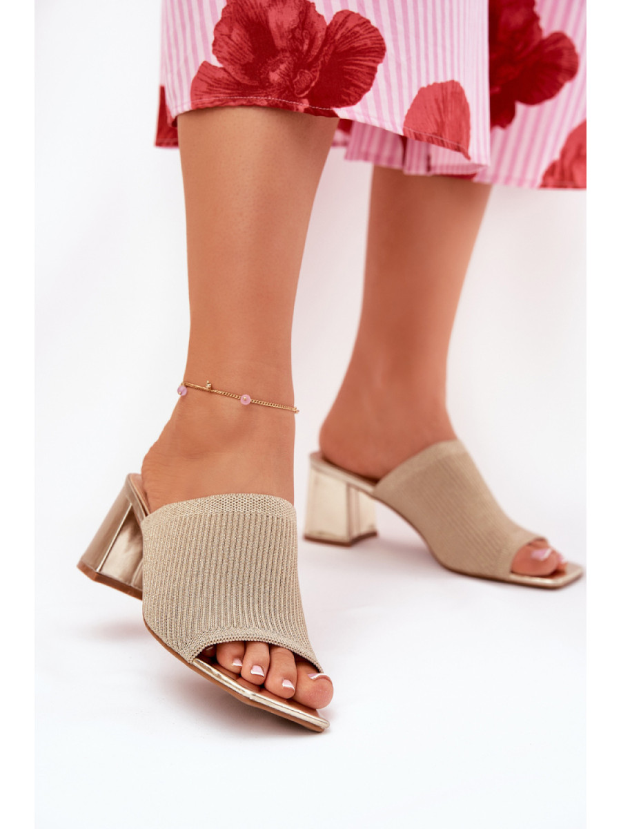 Clacquettes model 211022 Step in style