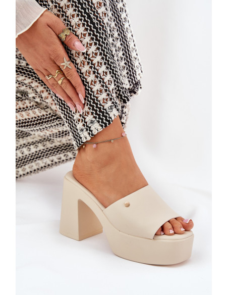 Clacquettes model 209943 Step in style