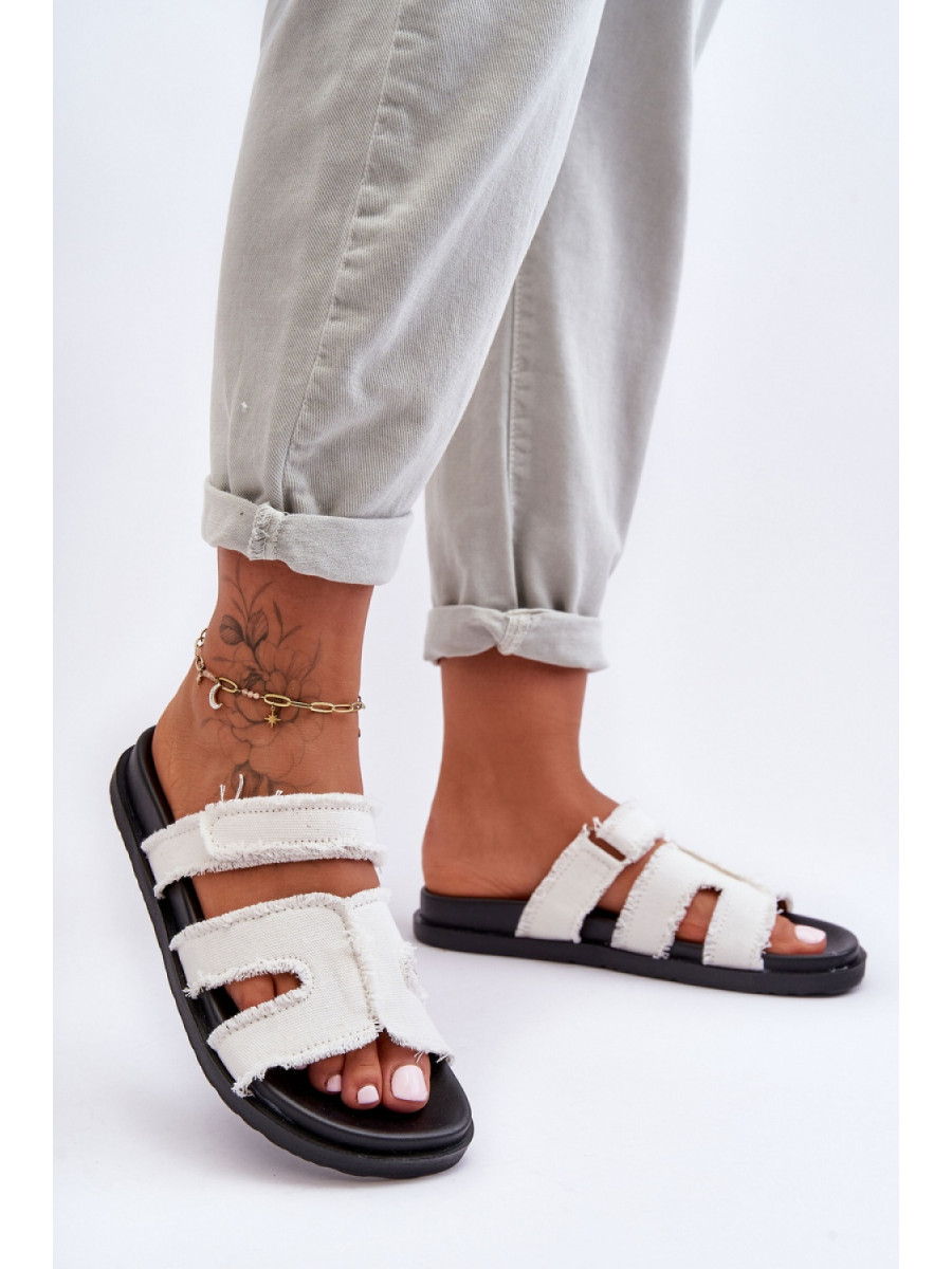Clacquettes model 183455 Step in style