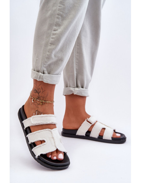 Clacquettes model 183455 Step in style