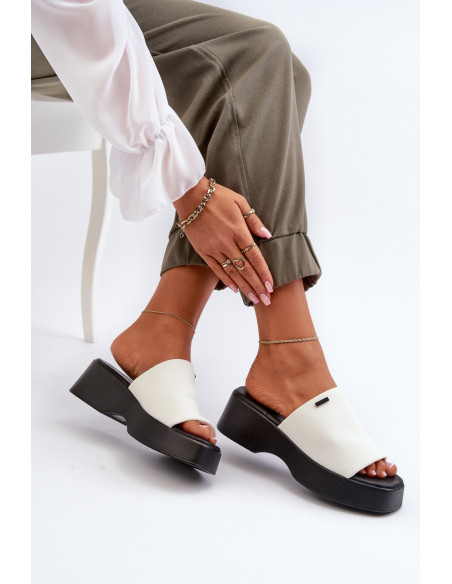 Clacquettes model 195291 Step in style